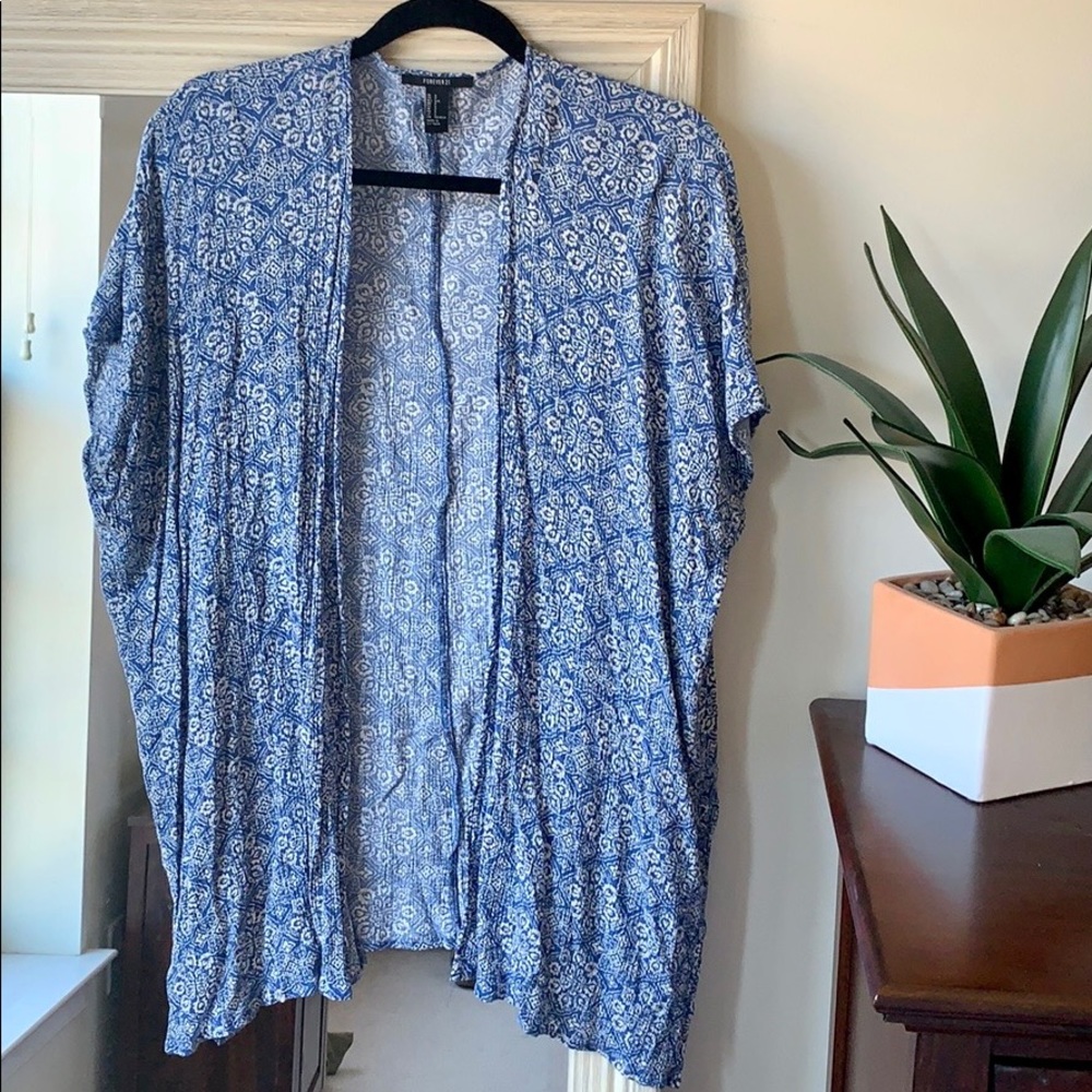 Forever 21 blue & white print kimono jacket (S) ✨